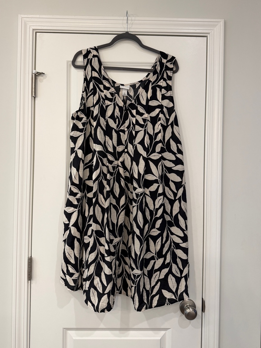 Ava & Viv Black and Cream Leaf-Print Midi Dress